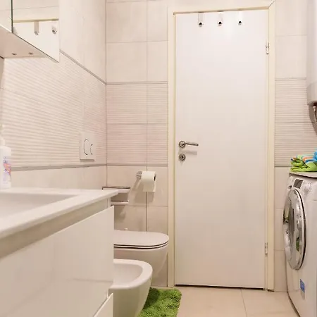 Luxury Sara אומאג