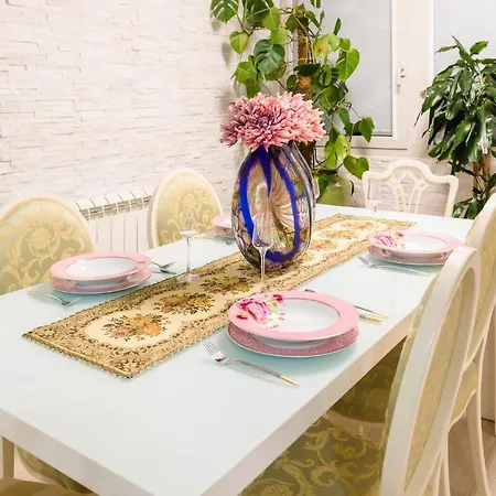 Luxury Sara אומאג